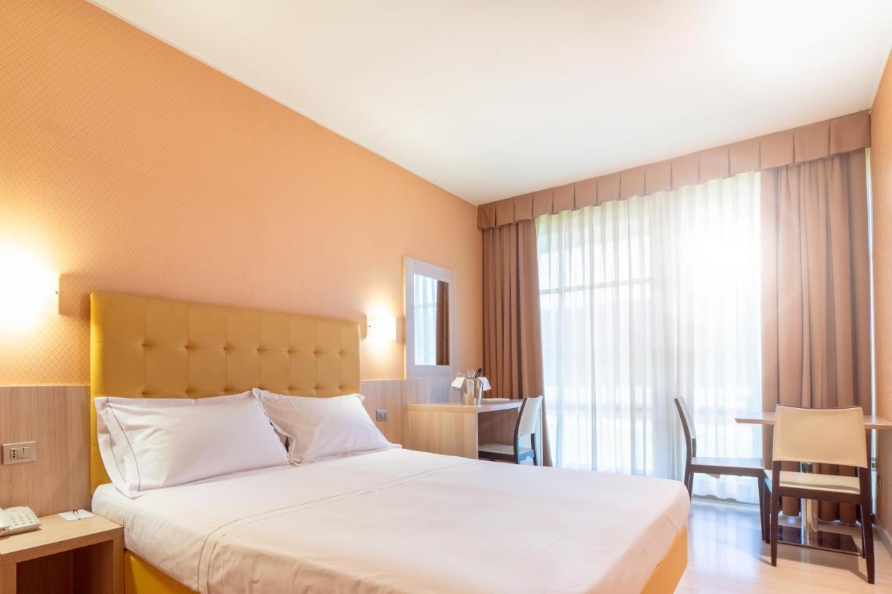 Motel Hotel Piranha Cameriano Ngoại thất bức ảnh