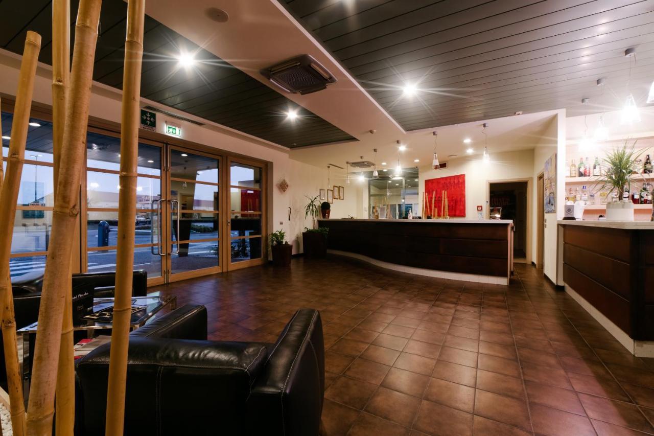 Motel Hotel Piranha Cameriano Ngoại thất bức ảnh