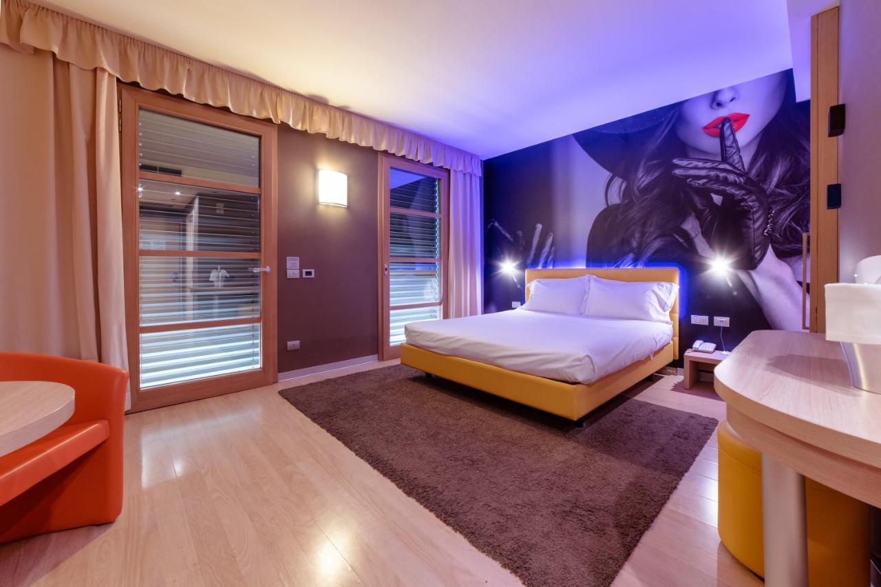 Motel Hotel Piranha Cameriano Ngoại thất bức ảnh