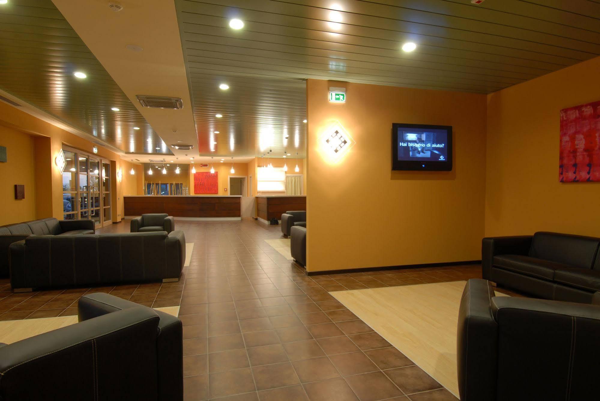 Motel Hotel Piranha Cameriano Ngoại thất bức ảnh